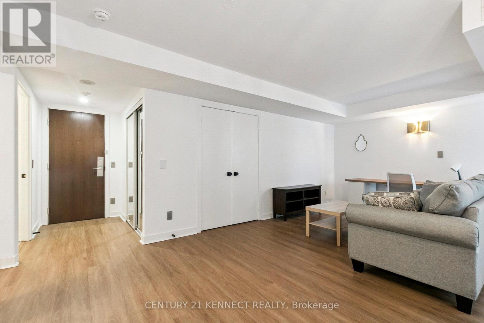 Photo 4 of 1502 80 Western Battery Road, Toronto ON
