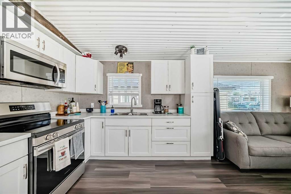 Photo 15 of 24 1219 Limit Avenue, Crossfield AB