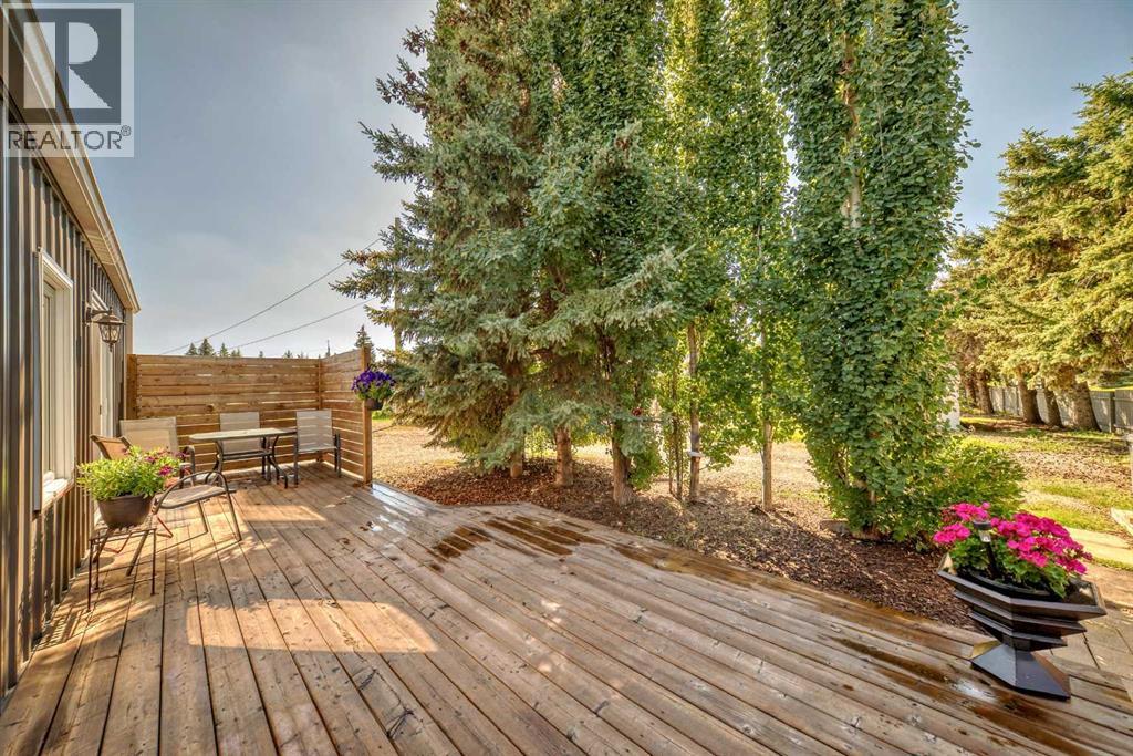 Photo 3 of 24 1219 Limit Avenue, Crossfield AB