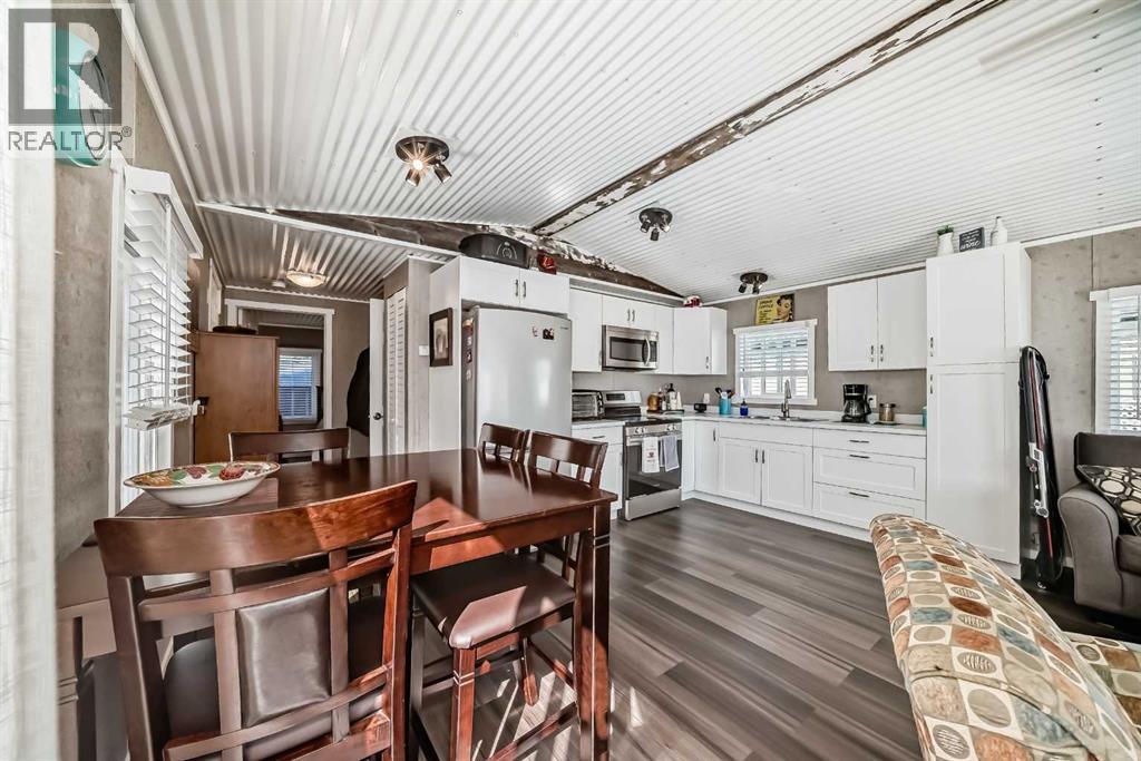 Photo 18 of 24 1219 Limit Avenue, Crossfield AB