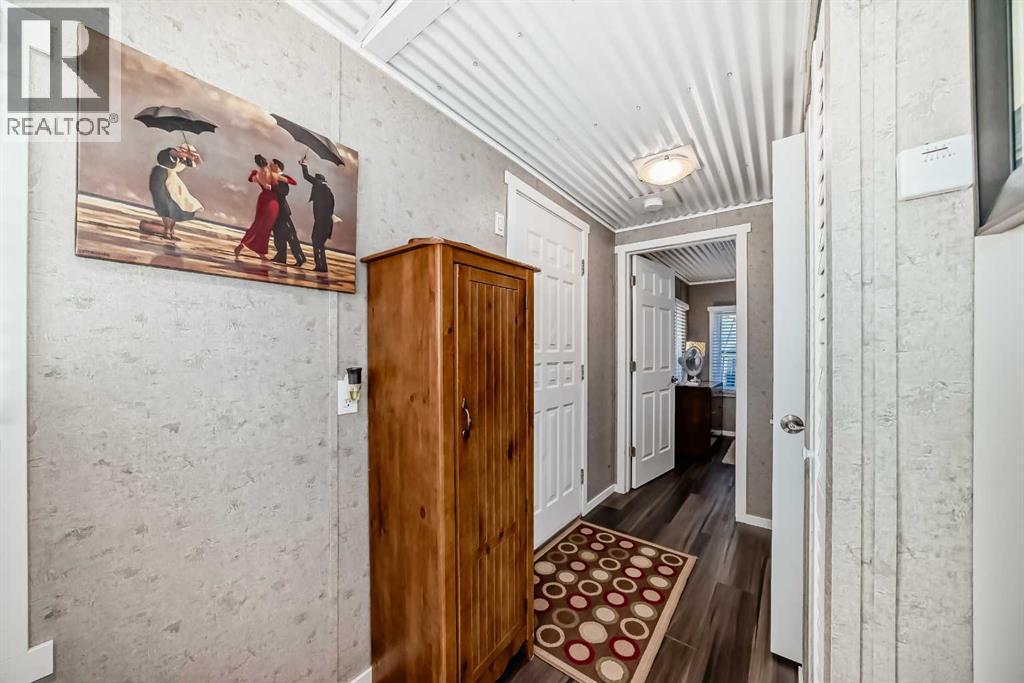 Photo 19 of 24 1219 Limit Avenue, Crossfield AB