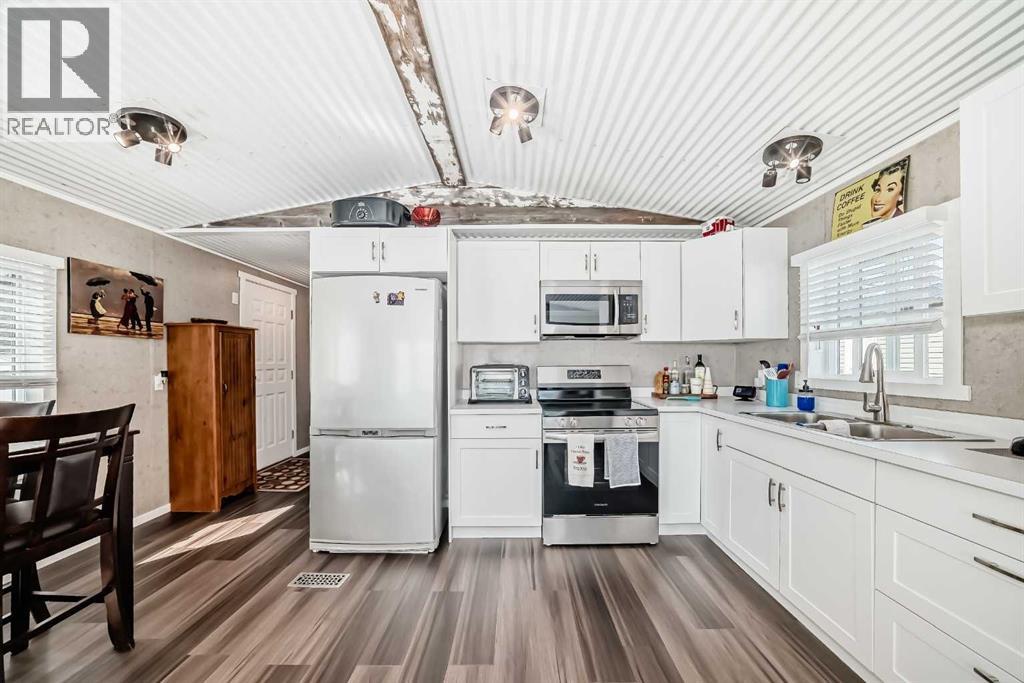Photo 14 of 24 1219 Limit Avenue, Crossfield AB