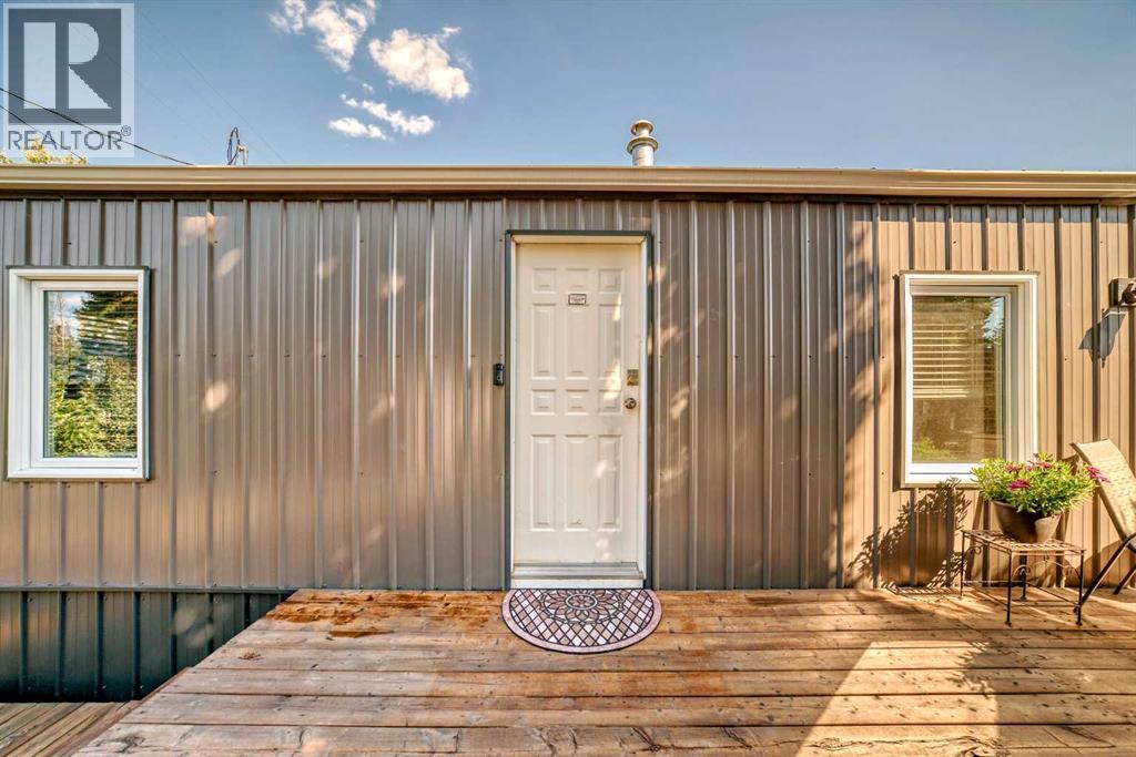 Photo 4 of 24 1219 Limit Avenue, Crossfield AB