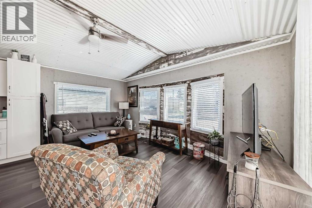 Photo 9 of 24 1219 Limit Avenue, Crossfield AB