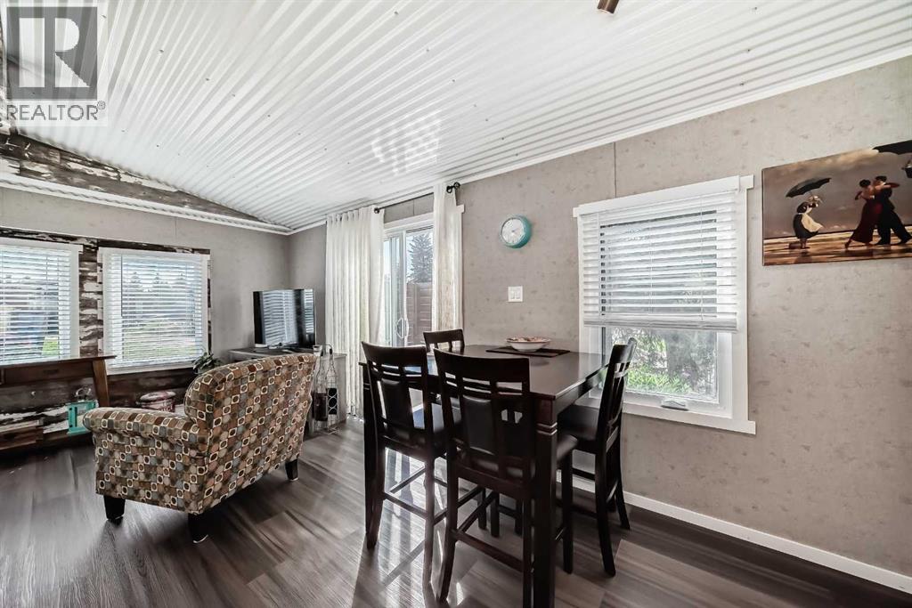 Photo 16 of 24 1219 Limit Avenue, Crossfield AB