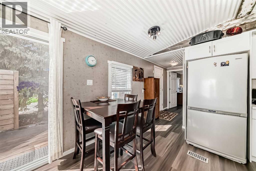 Photo 17 of 24 1219 Limit Avenue, Crossfield AB