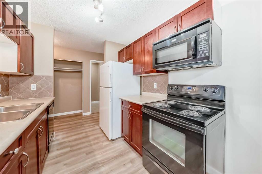 Photo 7 of 104 7164 Parke Avenue, Red Deer AB