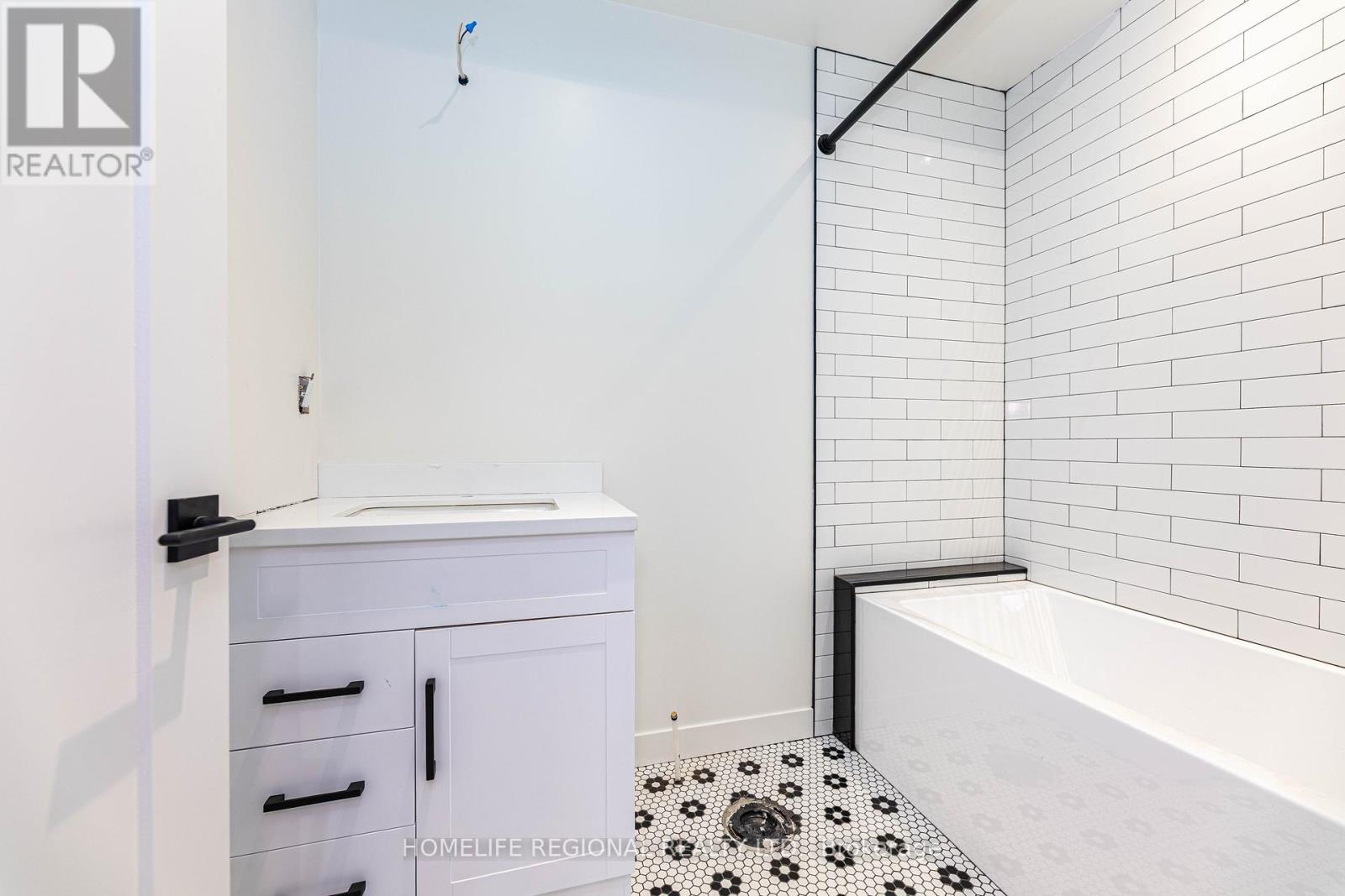 Photo 16 of Garden Suite 5 Edgewood Gardens, Toronto ON