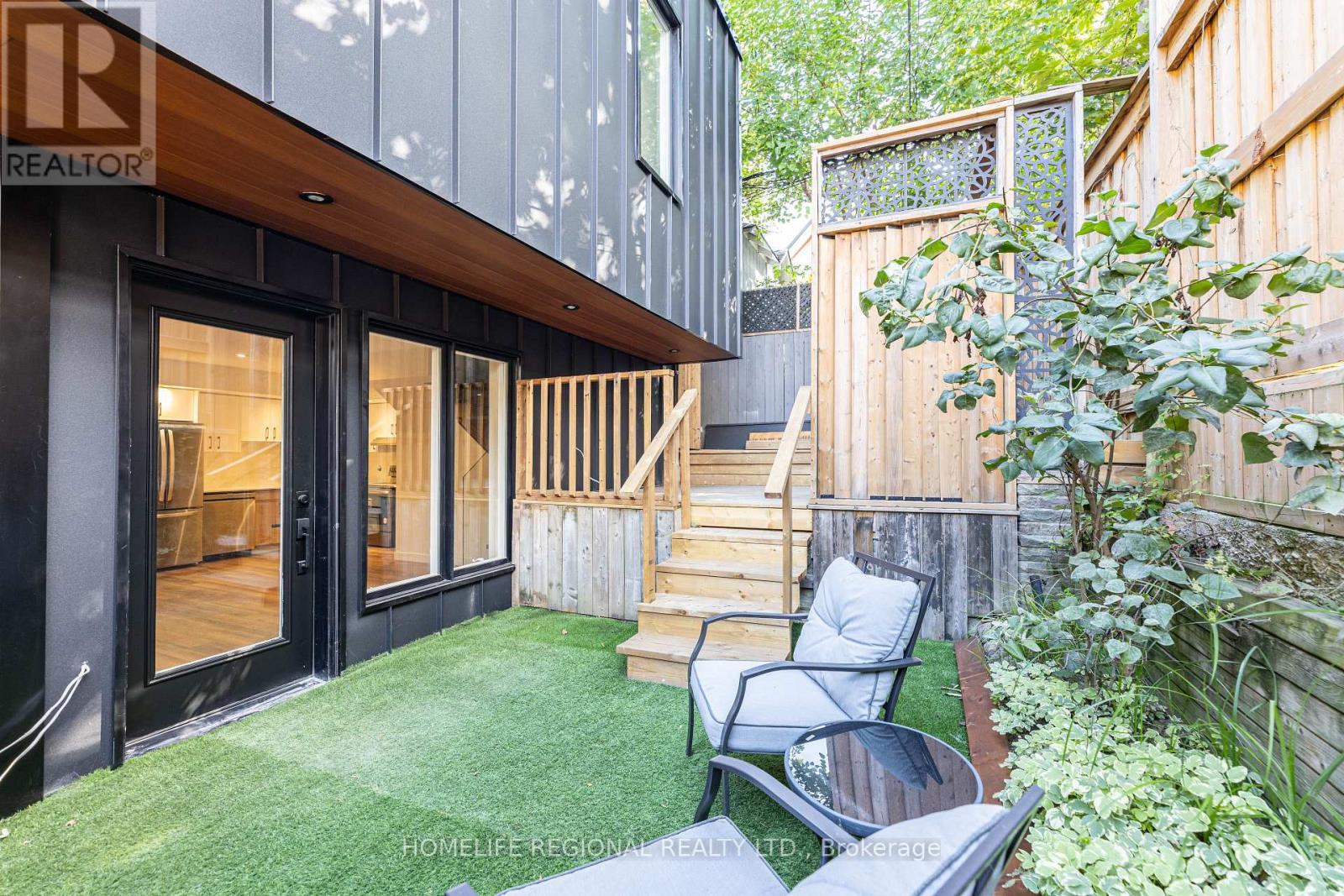 Photo 19 of Garden Suite 5 Edgewood Gardens, Toronto ON