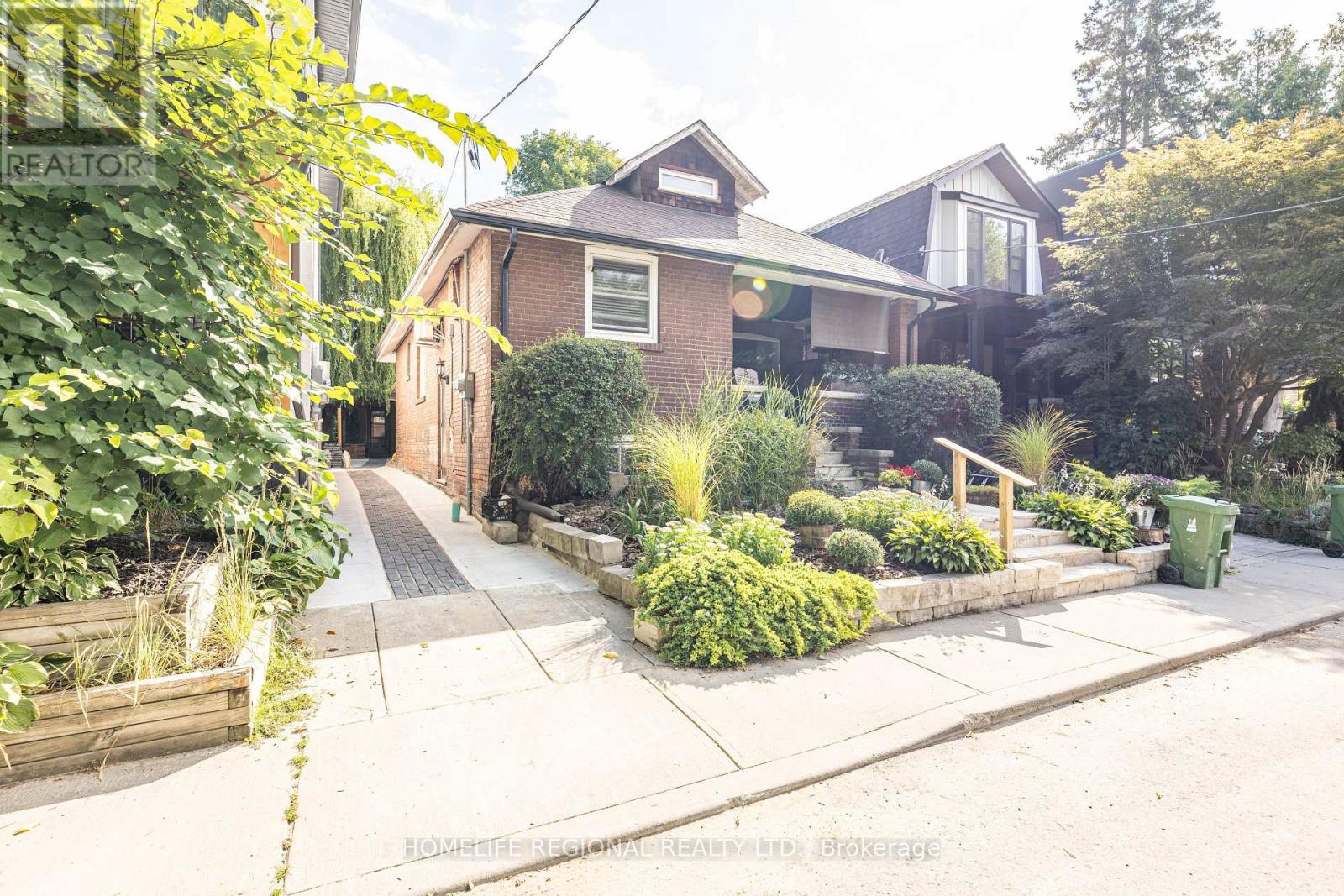 Photo 25 of Garden Suite 5 Edgewood Gardens, Toronto ON
