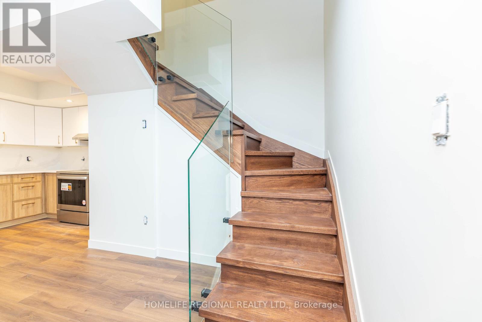 Photo 7 of Garden Suite 5 Edgewood Gardens, Toronto ON