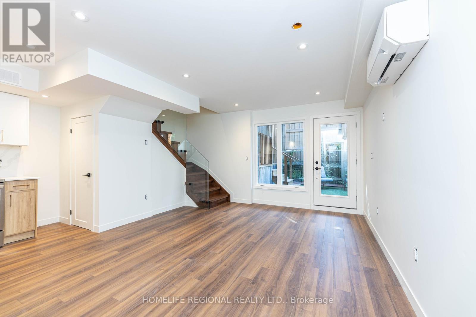 Photo 8 of Garden Suite 5 Edgewood Gardens, Toronto ON