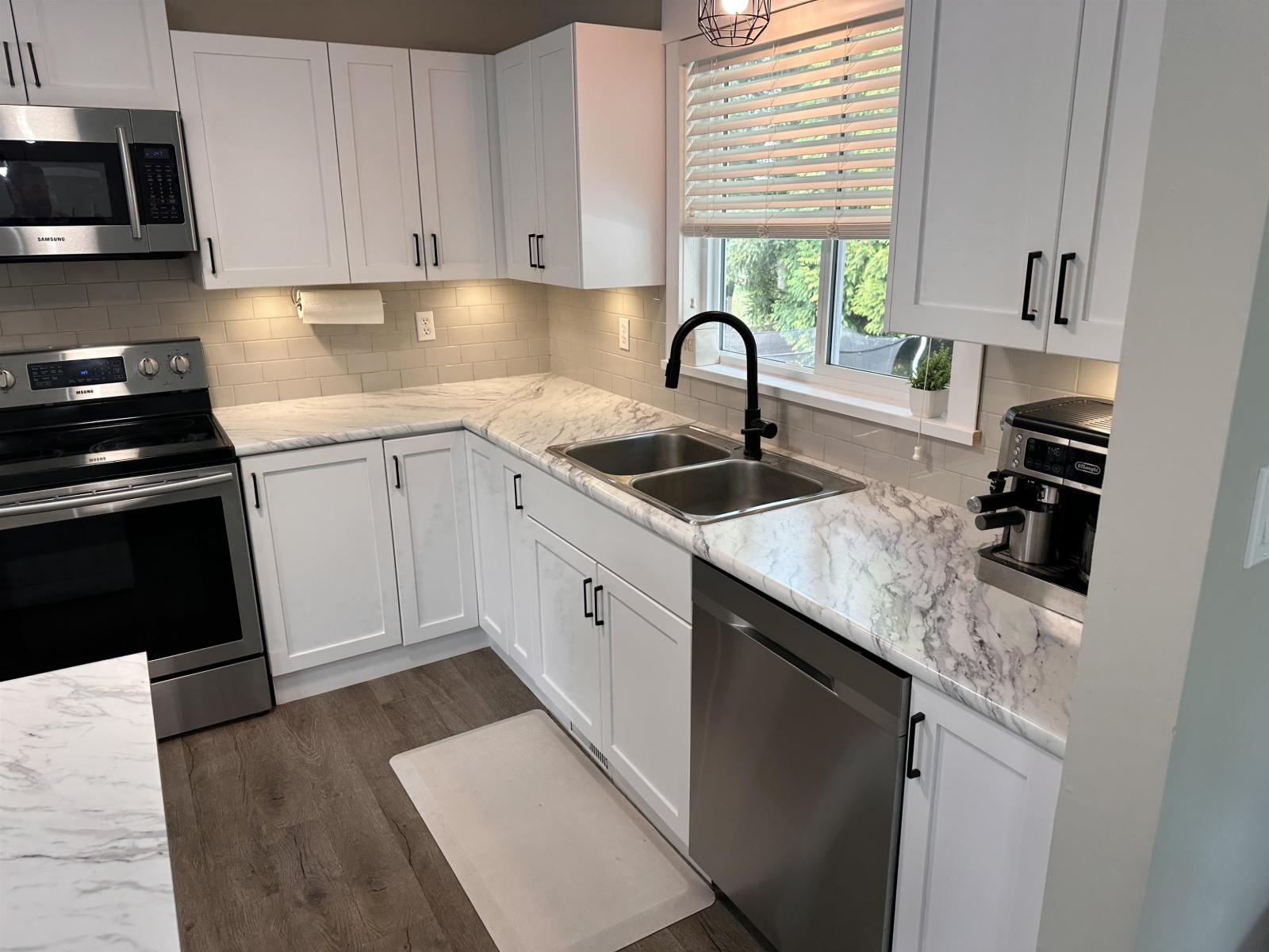 Photo 11 of 3785 Robson Drive, Abbotsford BC