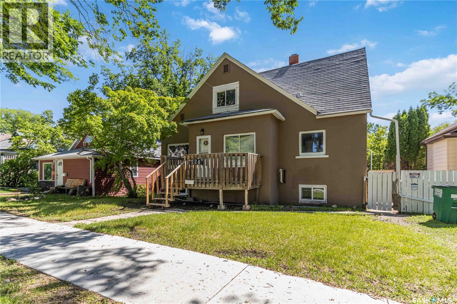Photo 1 of 228 F Avenue N, Saskatoon SK