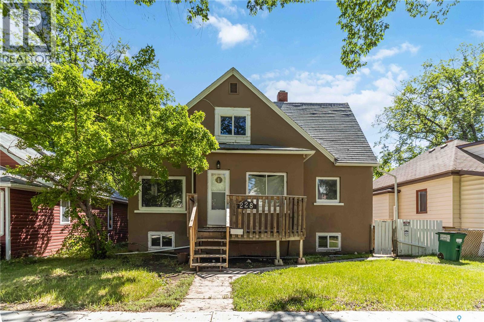 Photo 2 of 228 F Avenue N, Saskatoon SK