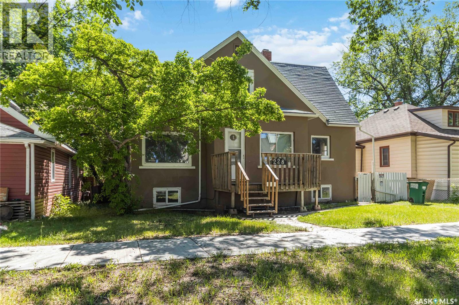 Photo 3 of 228 F Avenue N, Saskatoon SK