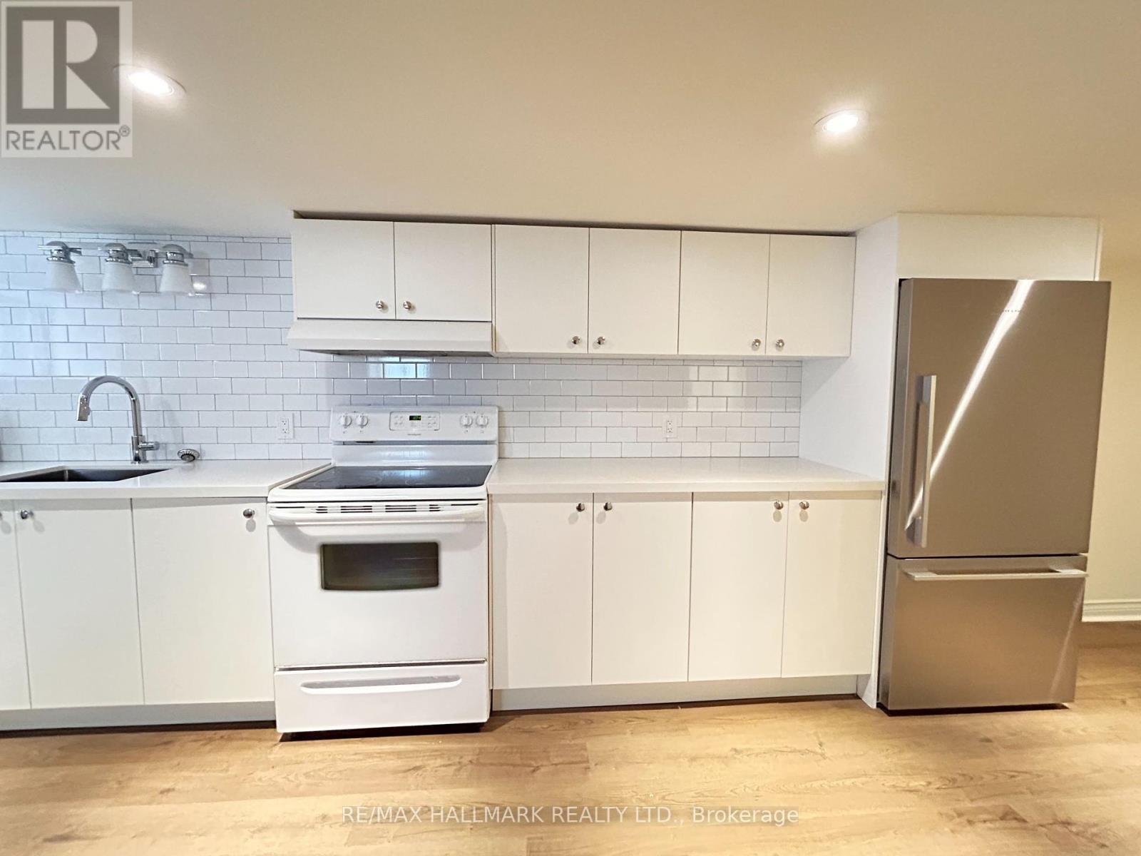 Photo 11 of 152 Bartlett Avenue, Toronto ON
