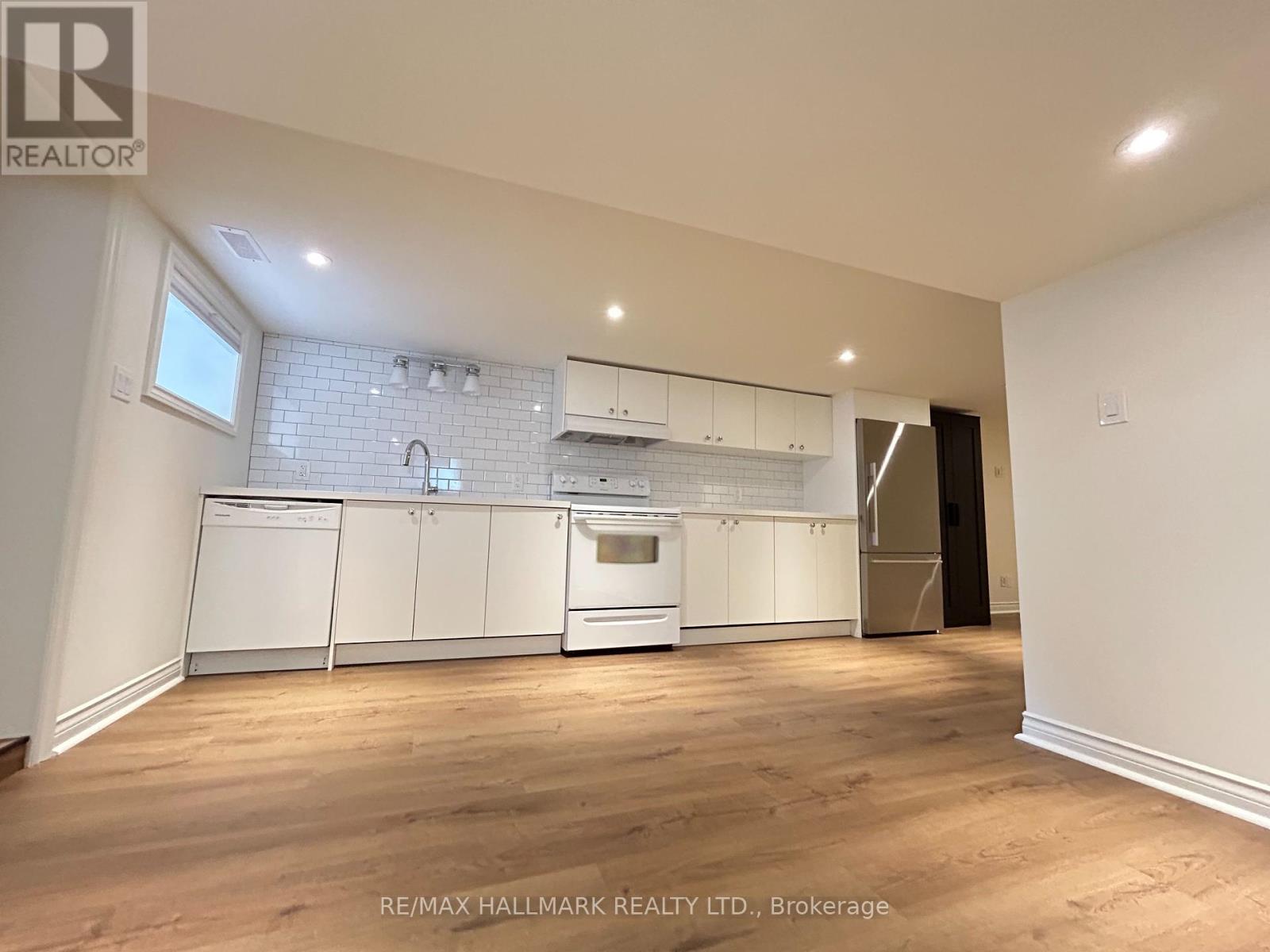Photo 16 of 152 Bartlett Avenue, Toronto ON
