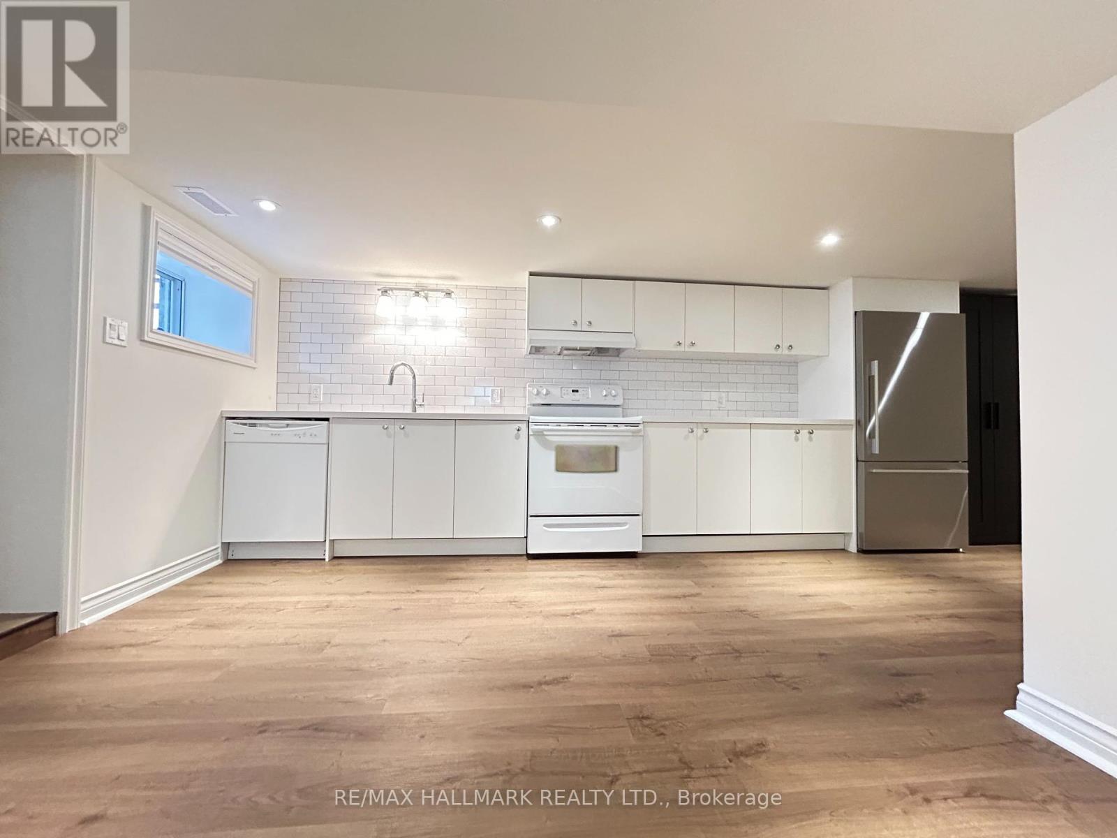 Photo 13 of 152 Bartlett Avenue, Toronto ON