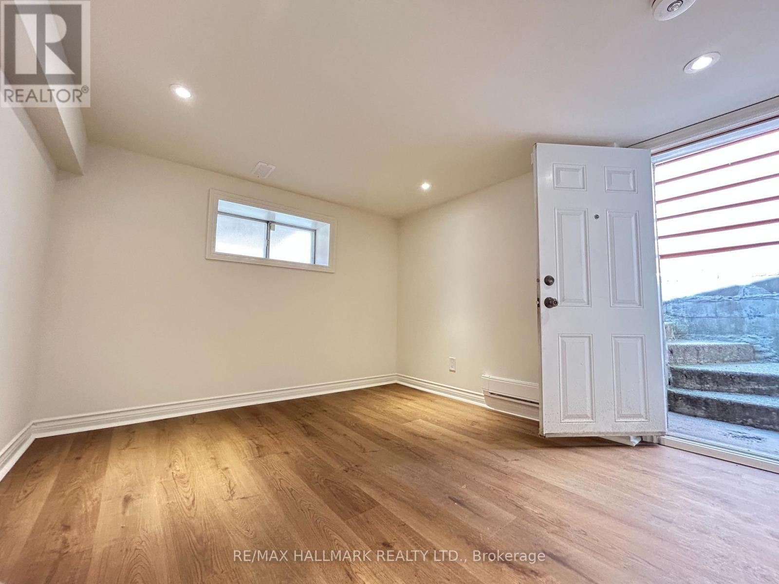 Photo 18 of 152 Bartlett Avenue, Toronto ON