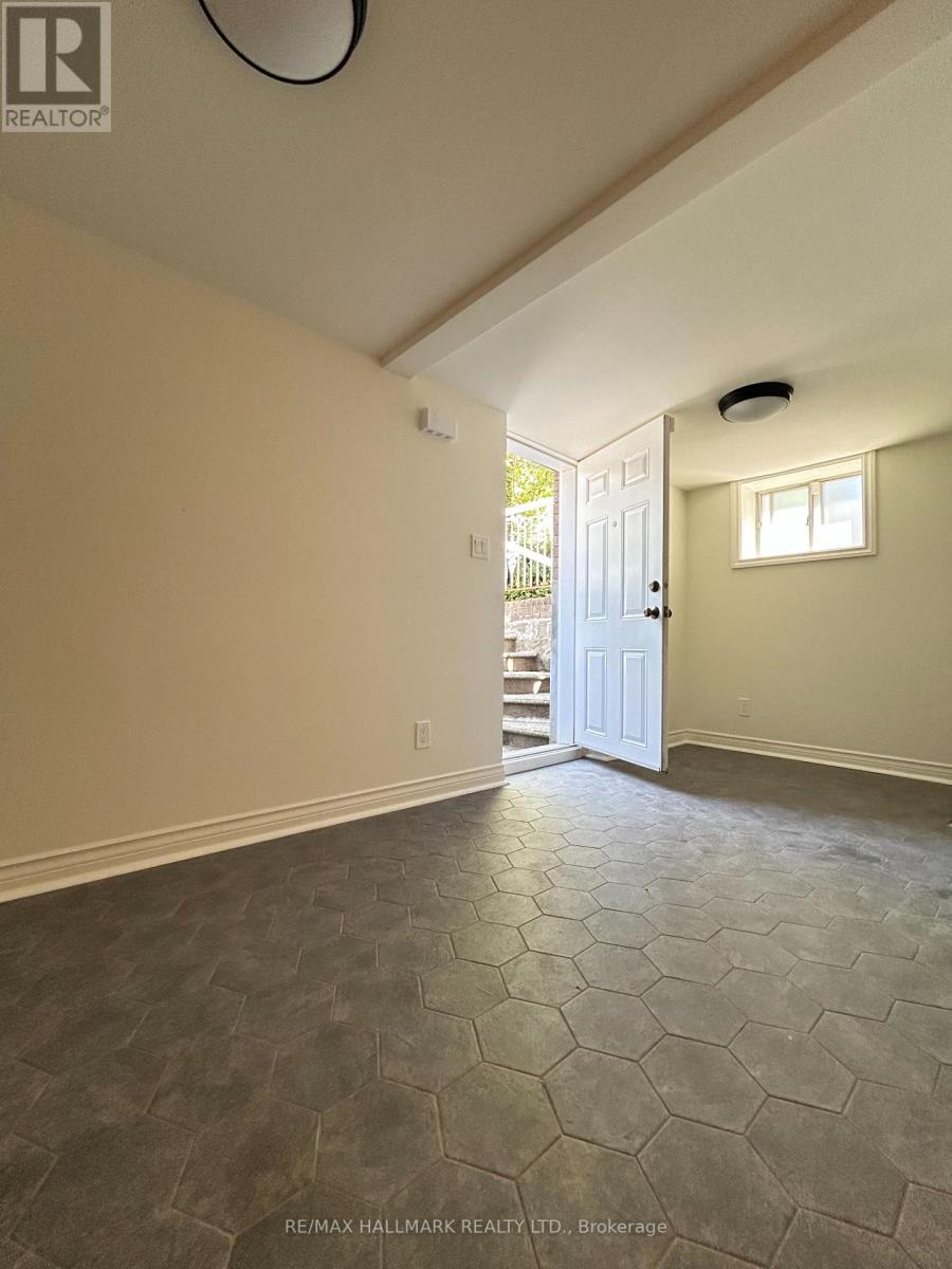 Photo 3 of 152 Bartlett Avenue, Toronto ON
