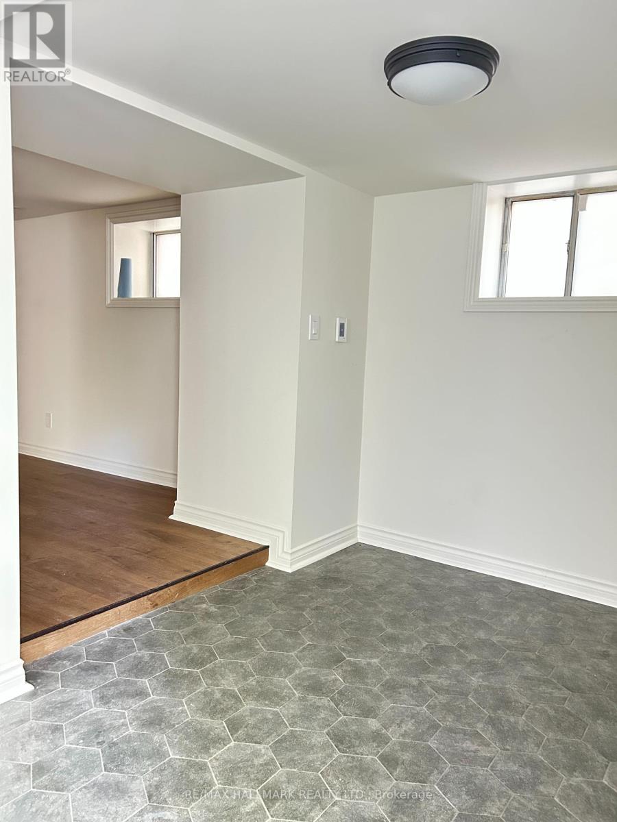 Photo 5 of 152 Bartlett Avenue, Toronto ON