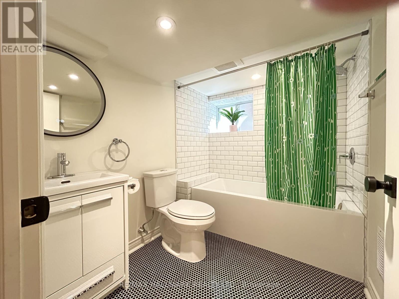 Photo 9 of 152 Bartlett Avenue, Toronto ON