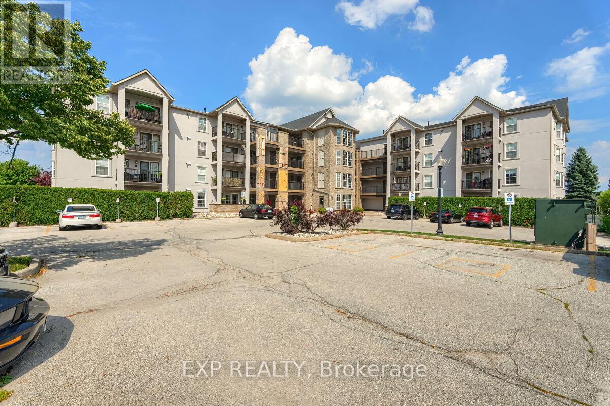 Photo 4 of 215 1421 Walkers Line, Burlington ON