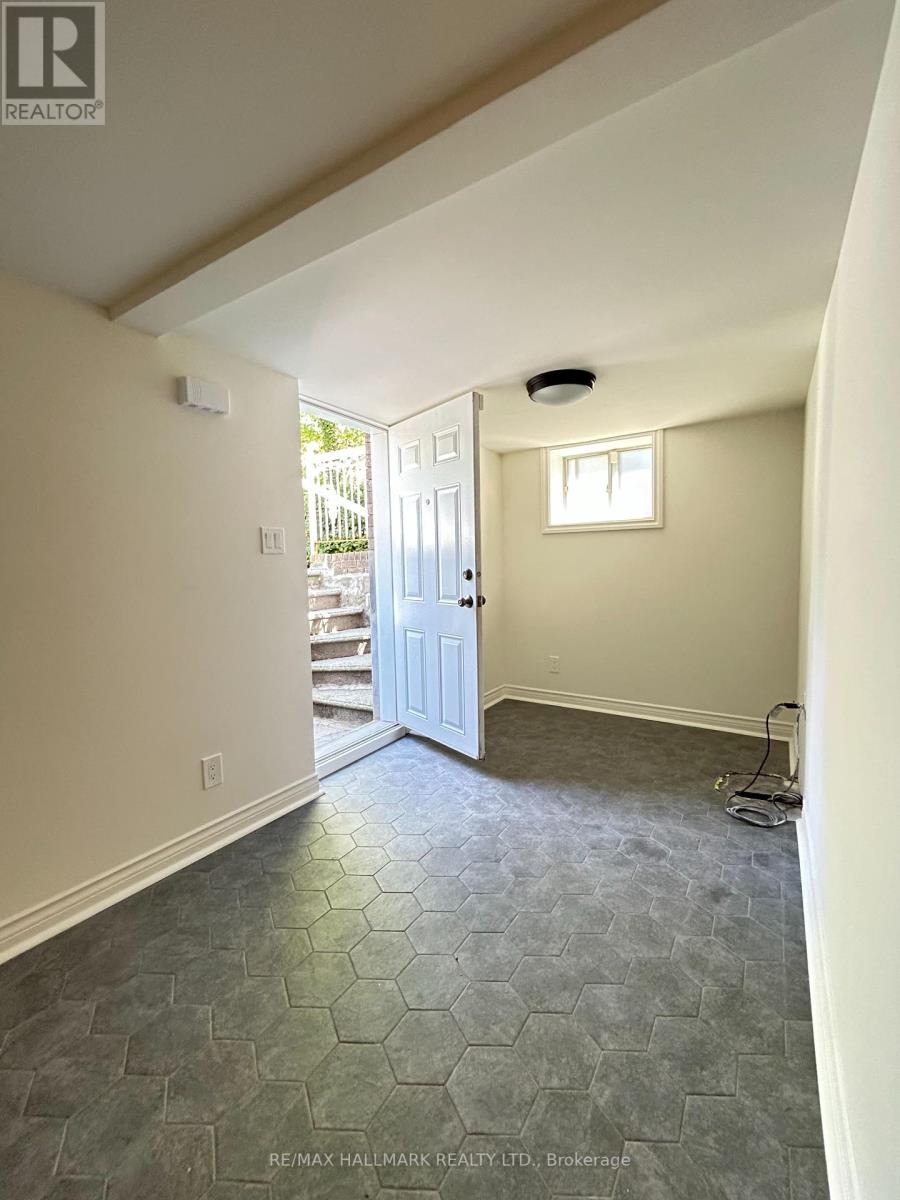 Photo 2 of 152 Bartlett Avenue, Toronto ON