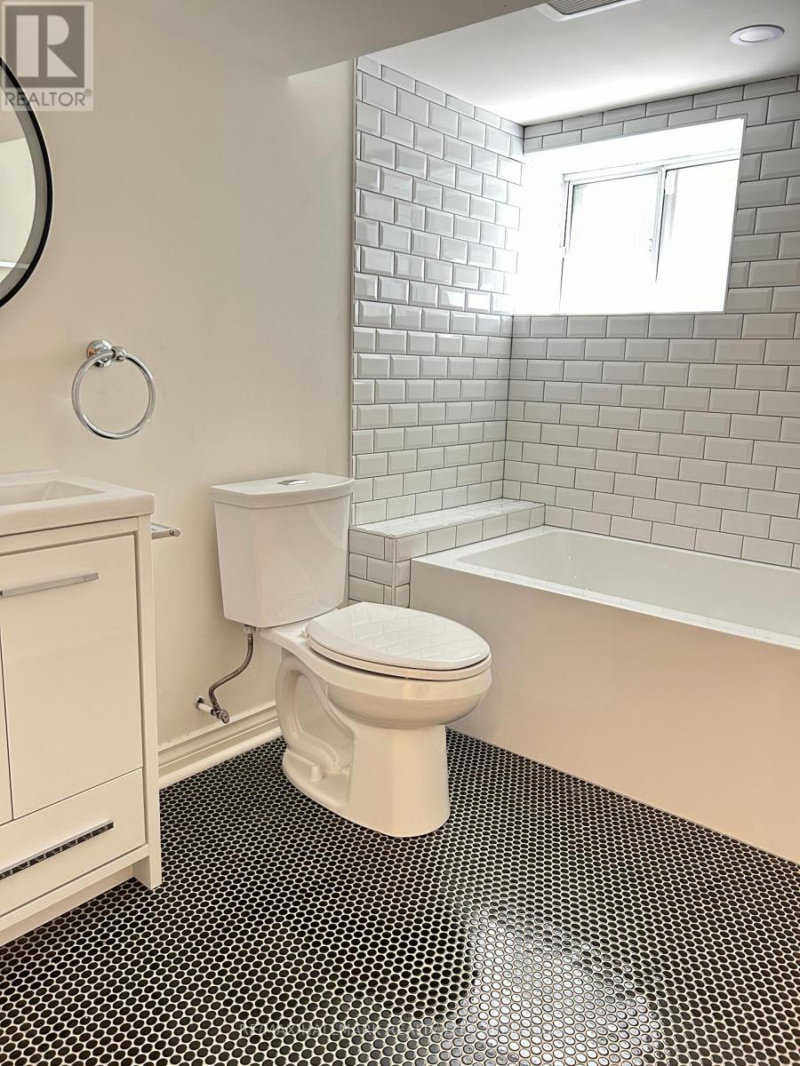 Photo 7 of 152 Bartlett Avenue, Toronto ON