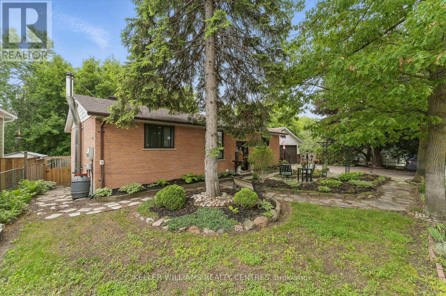 Photo 24 of 9 Thompson Drive, East Gwillimbury ON