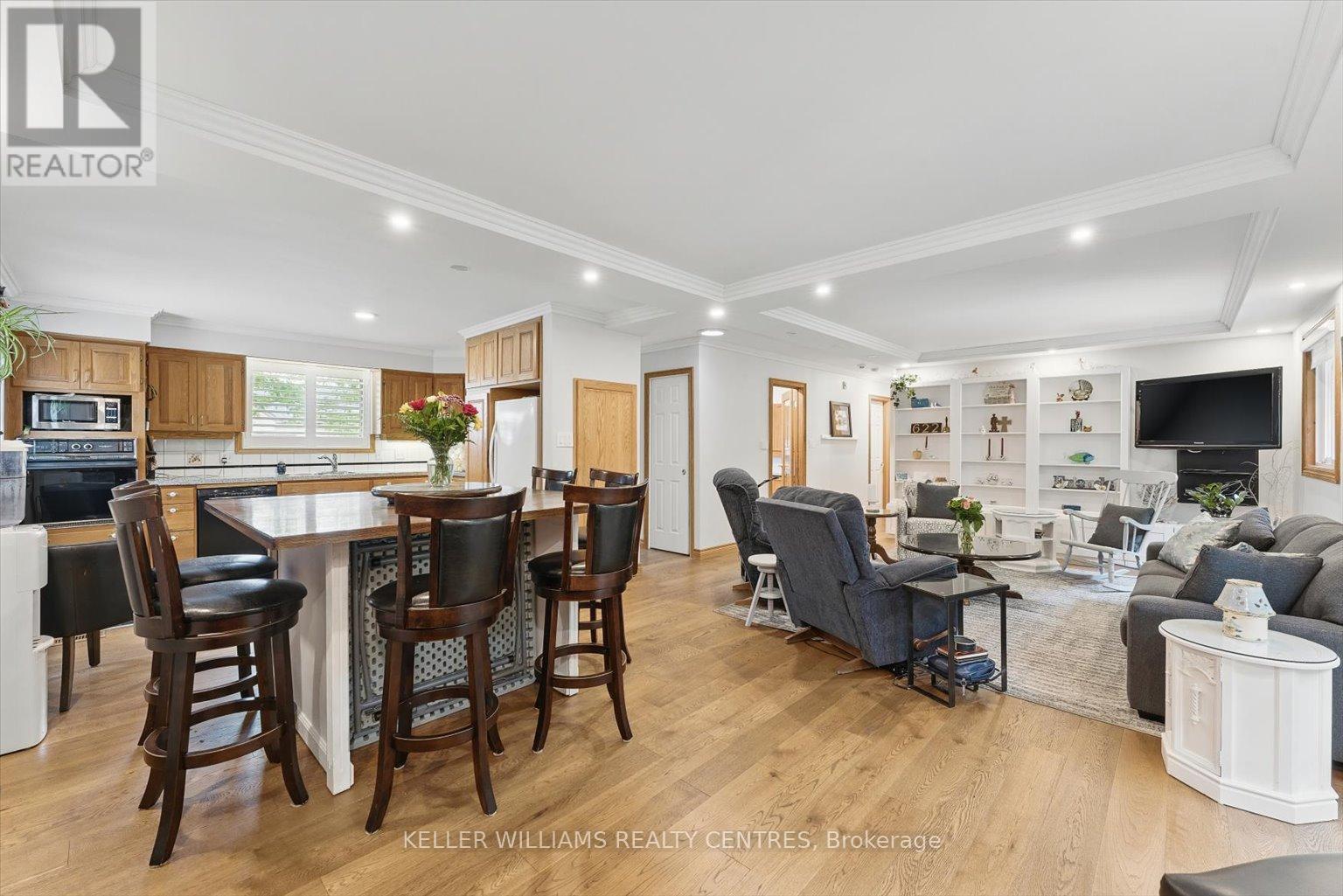 Photo 6 of 9 Thompson Drive, East Gwillimbury ON