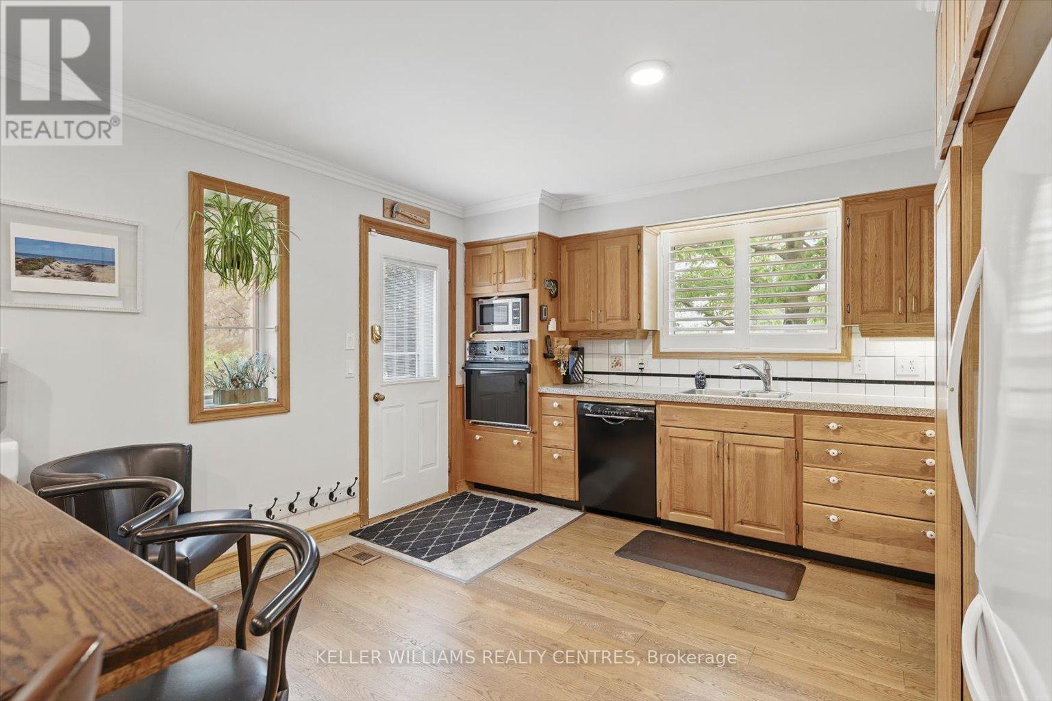 Photo 9 of 9 Thompson Drive, East Gwillimbury ON