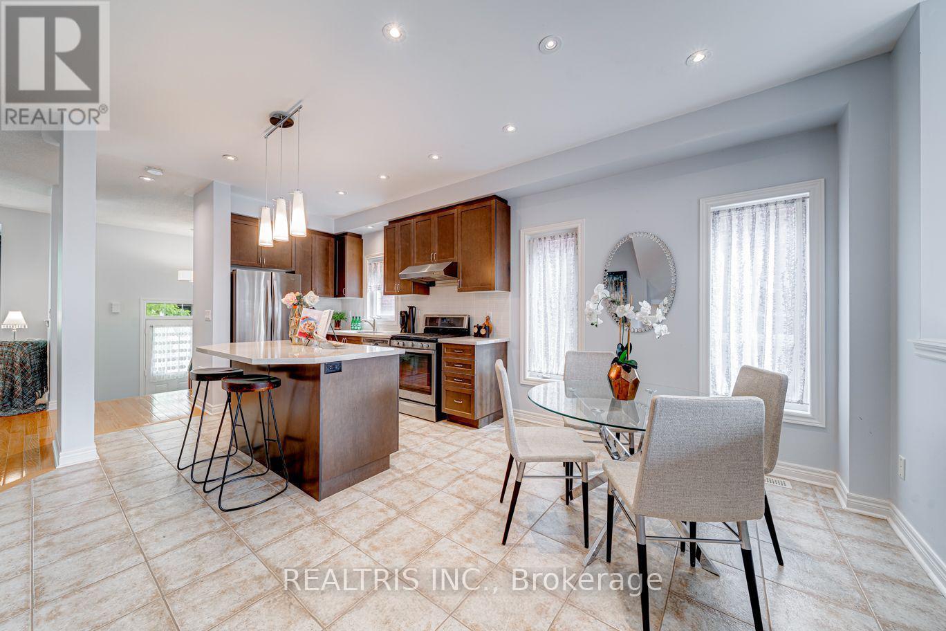 Photo 14 of 59 Honey Glen Avenue, Markham ON