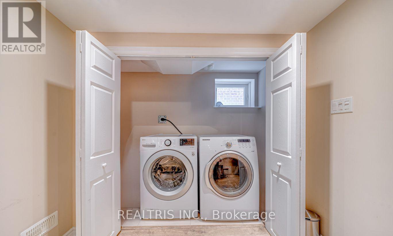 Photo 24 of 59 Honey Glen Avenue, Markham ON