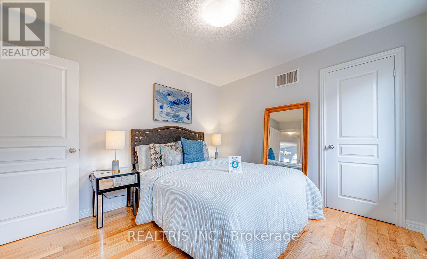 Photo 32 of 59 Honey Glen Avenue, Markham ON