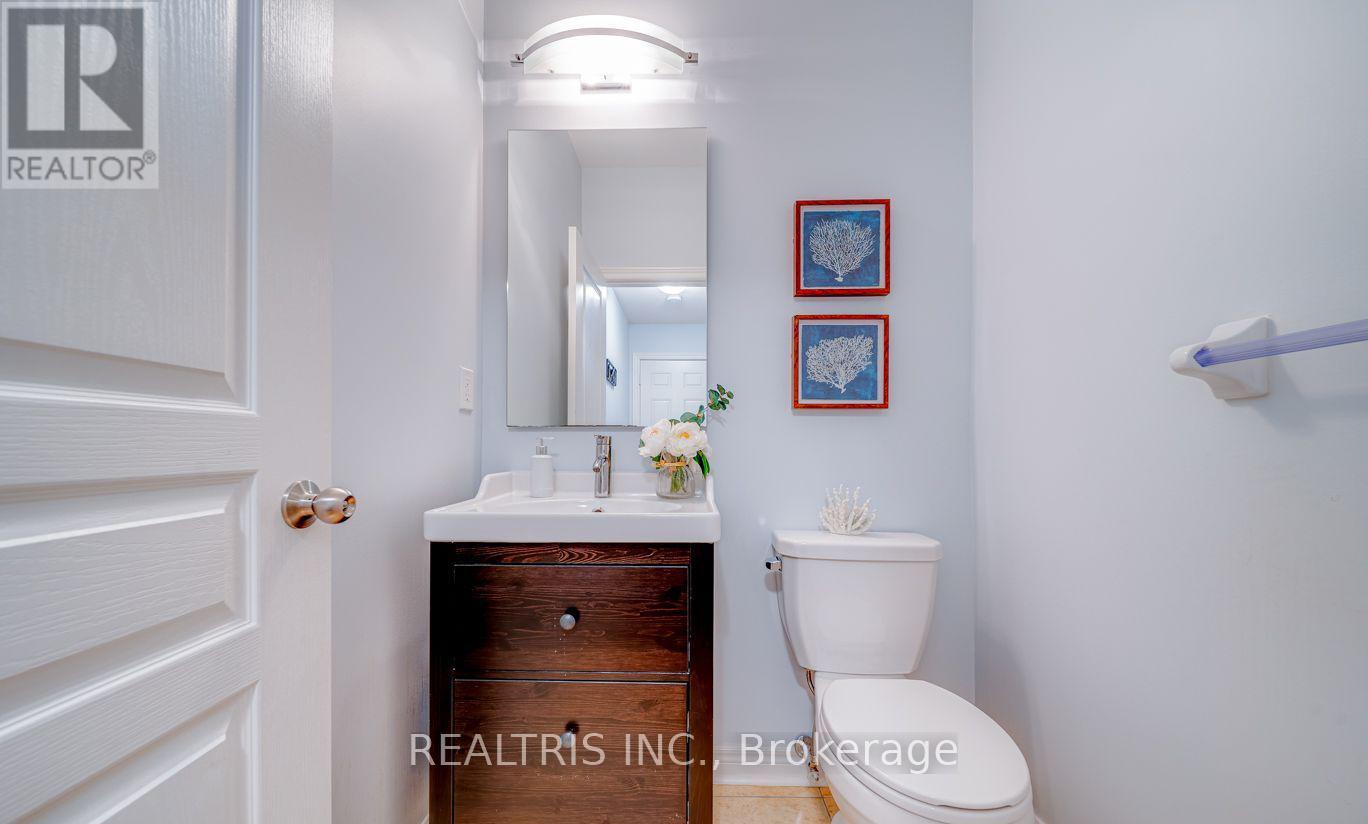 Photo 33 of 59 Honey Glen Avenue, Markham ON