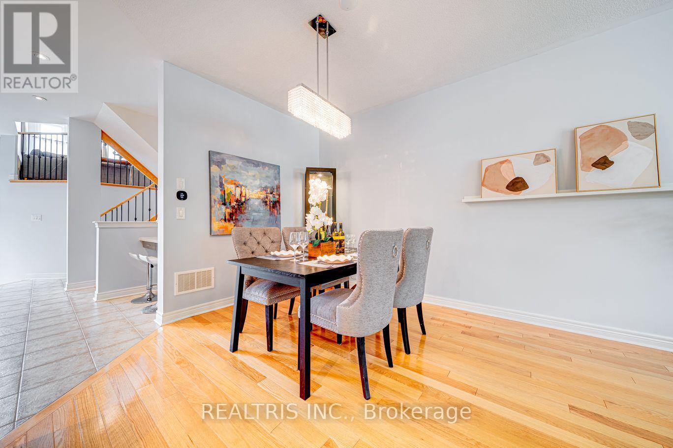Photo 9 of 59 Honey Glen Avenue, Markham ON
