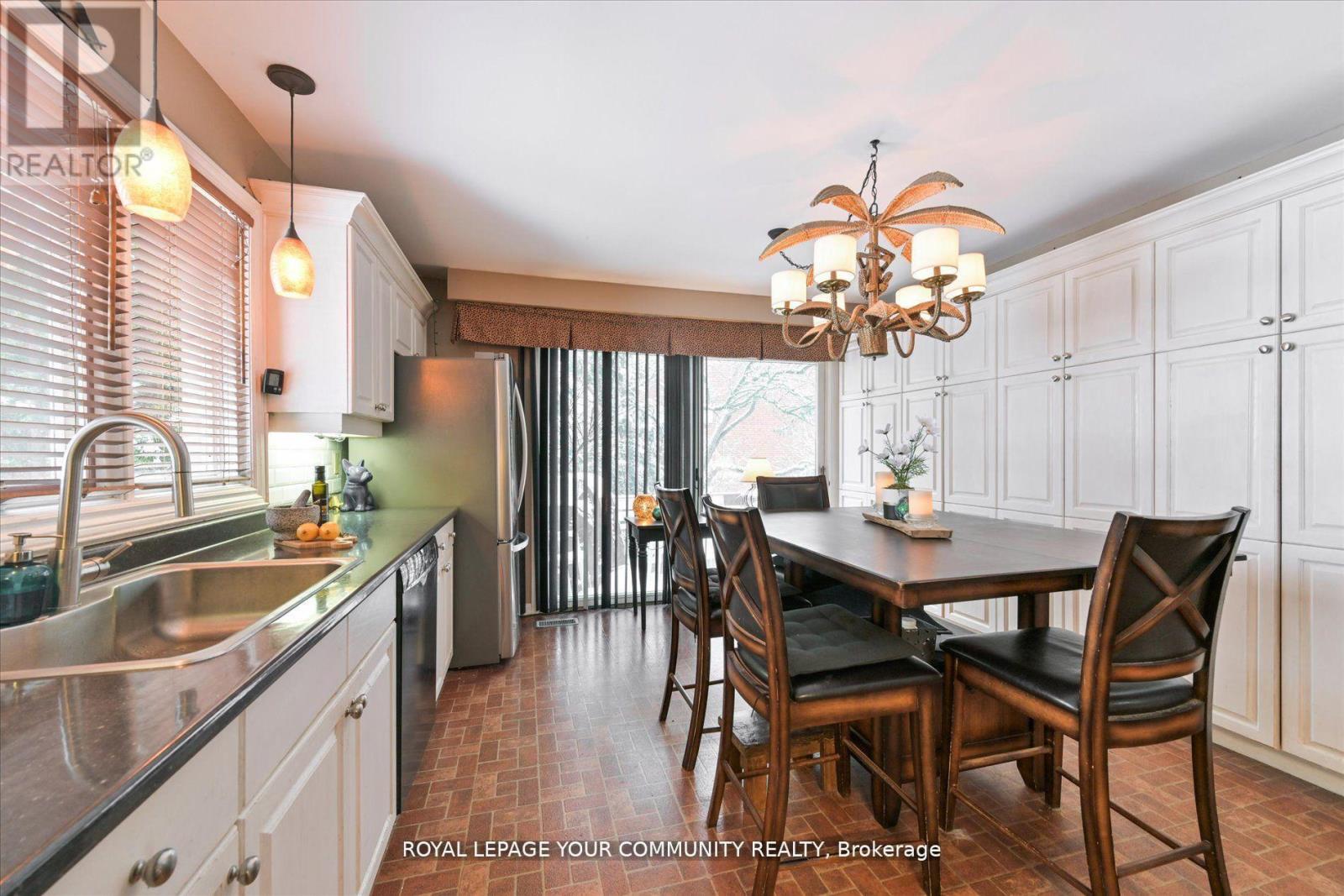 Photo 11 of 247 Harris Avenue, Richmond Hill ON