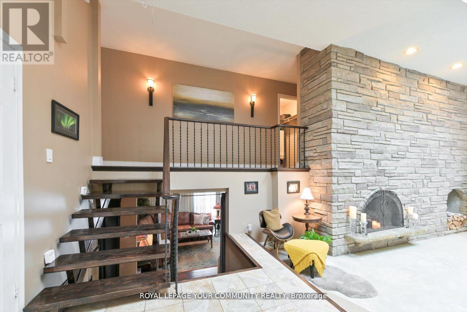 Photo 18 of 247 Harris Avenue, Richmond Hill ON