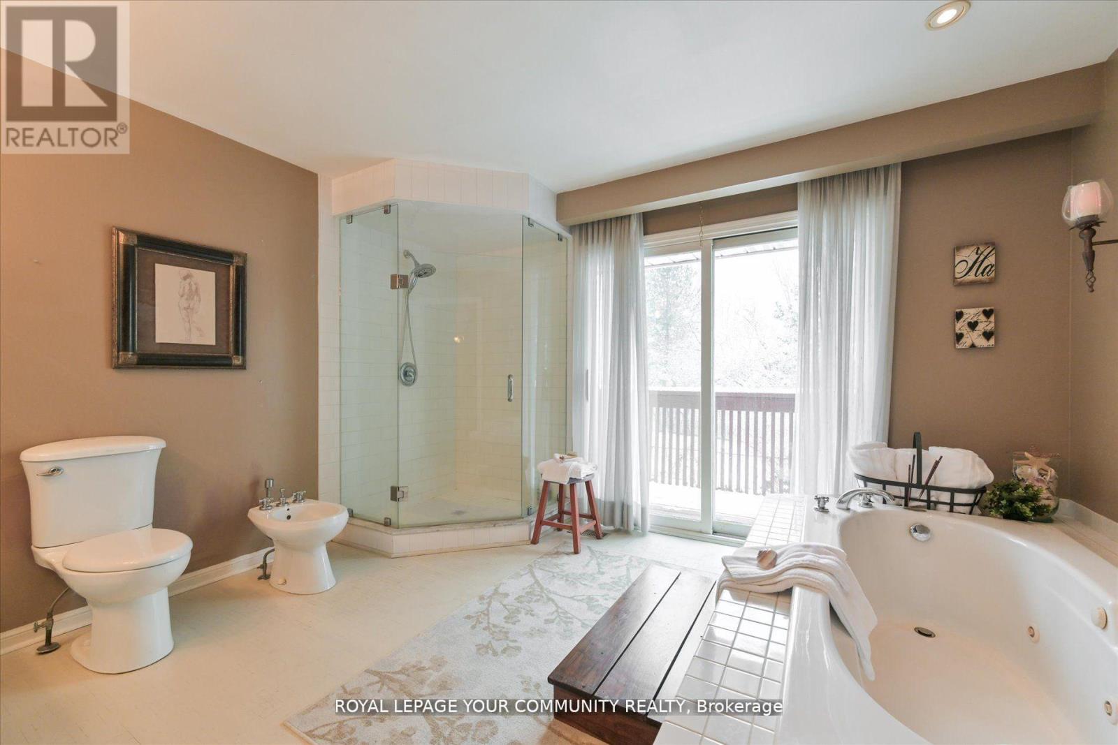 Photo 19 of 247 Harris Avenue, Richmond Hill ON