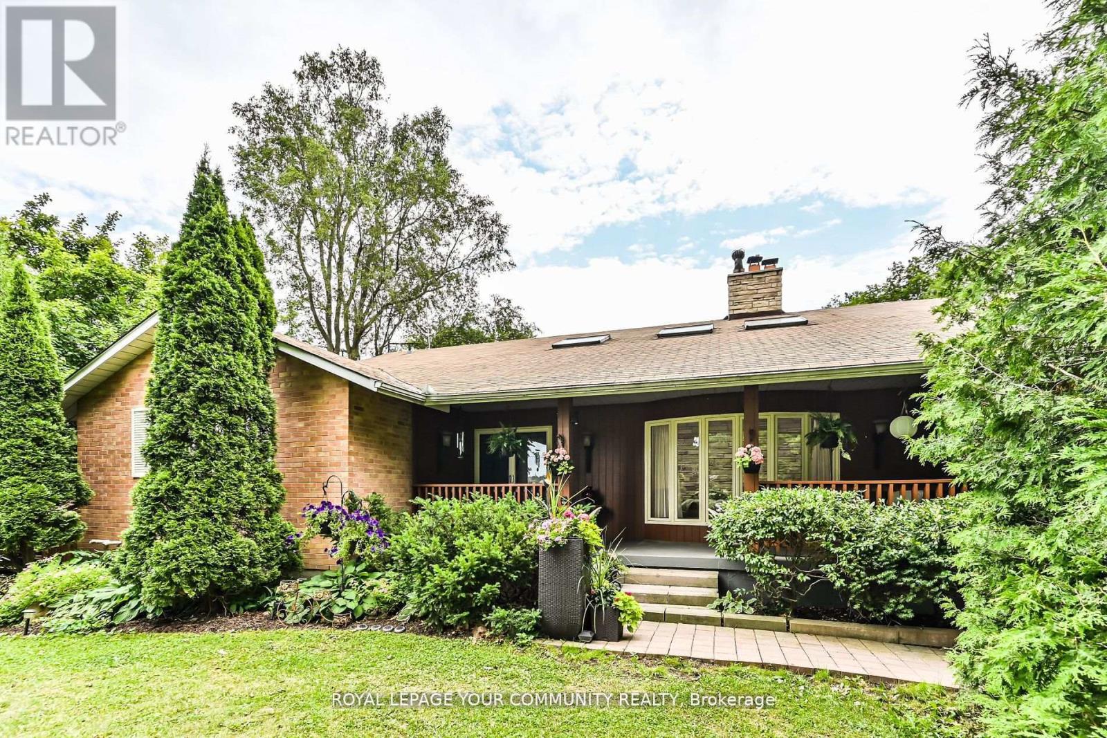 Photo 2 of 247 Harris Avenue, Richmond Hill ON