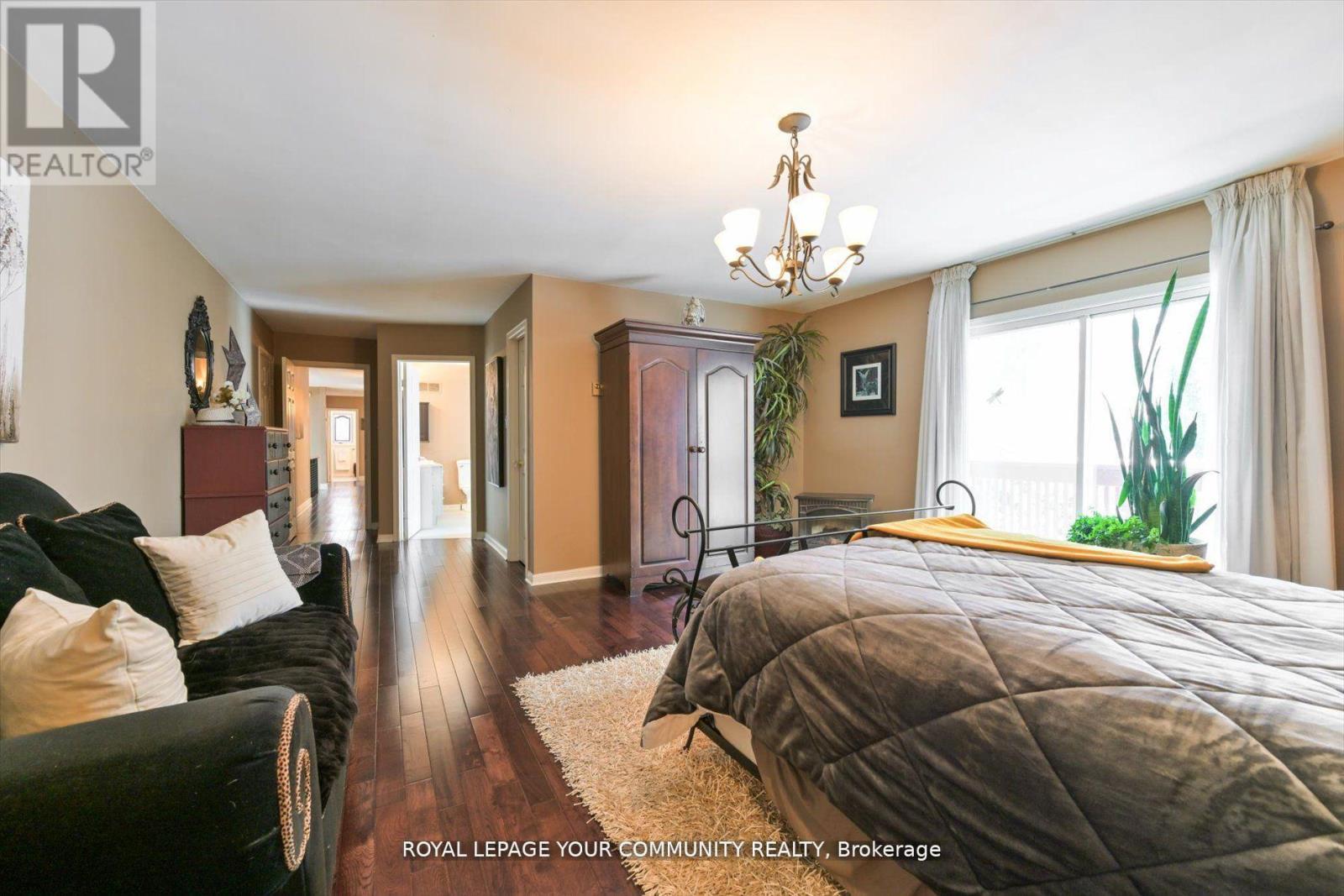 Photo 20 of 247 Harris Avenue, Richmond Hill ON