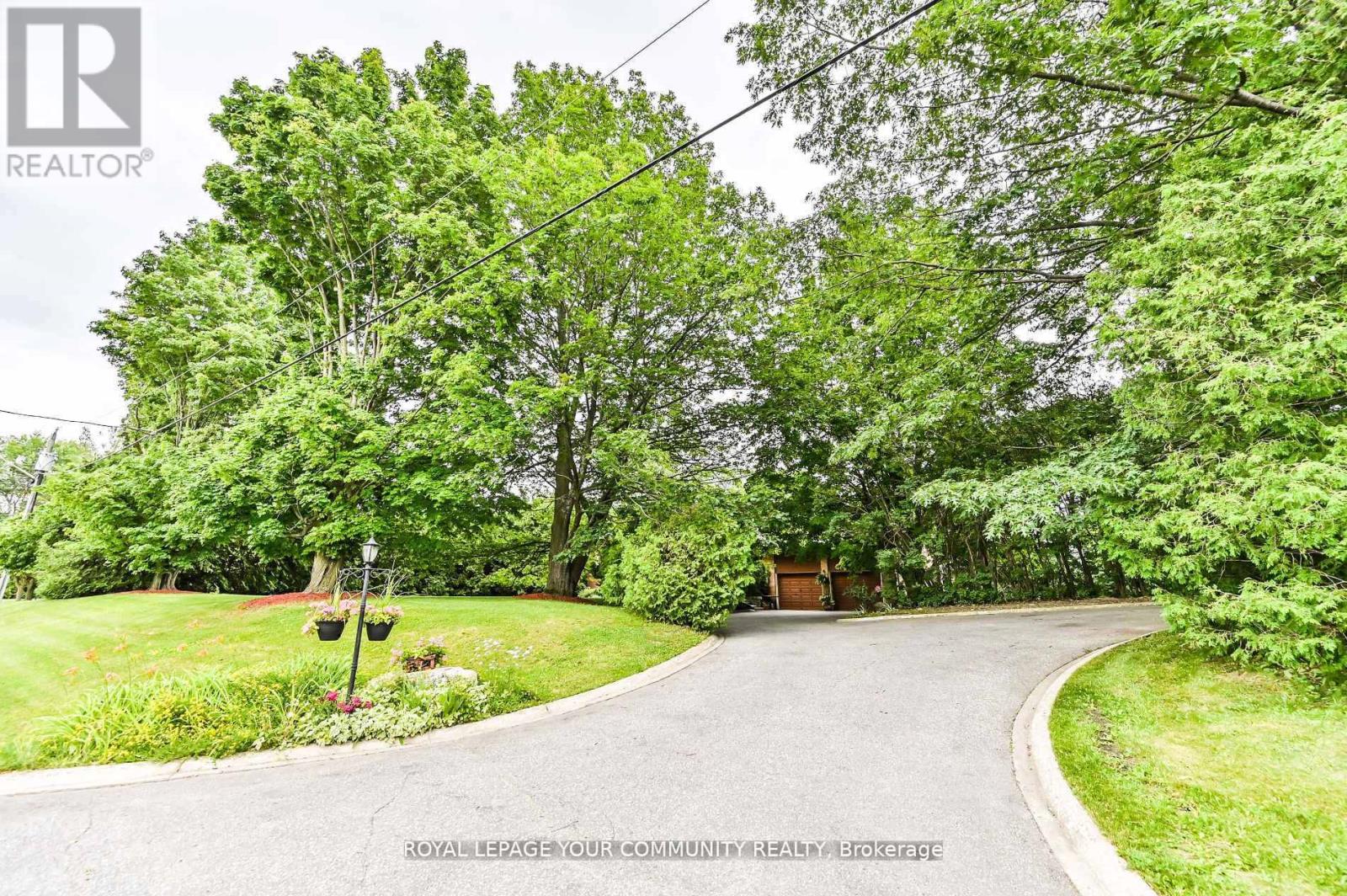 Photo 3 of 247 Harris Avenue, Richmond Hill ON