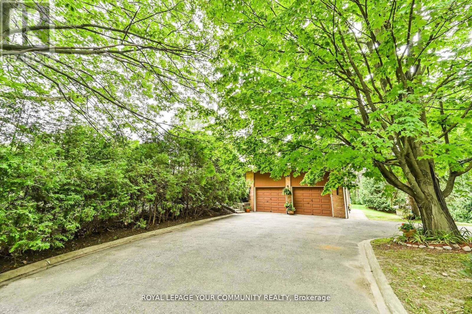 Photo 4 of 247 Harris Avenue, Richmond Hill ON