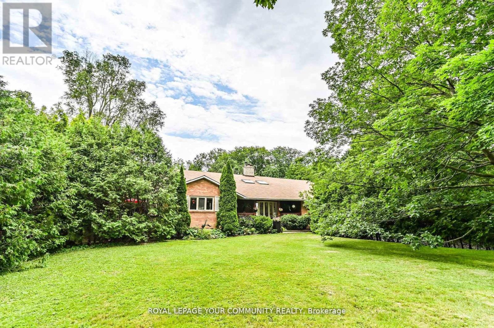 Photo 5 of 247 Harris Avenue, Richmond Hill ON