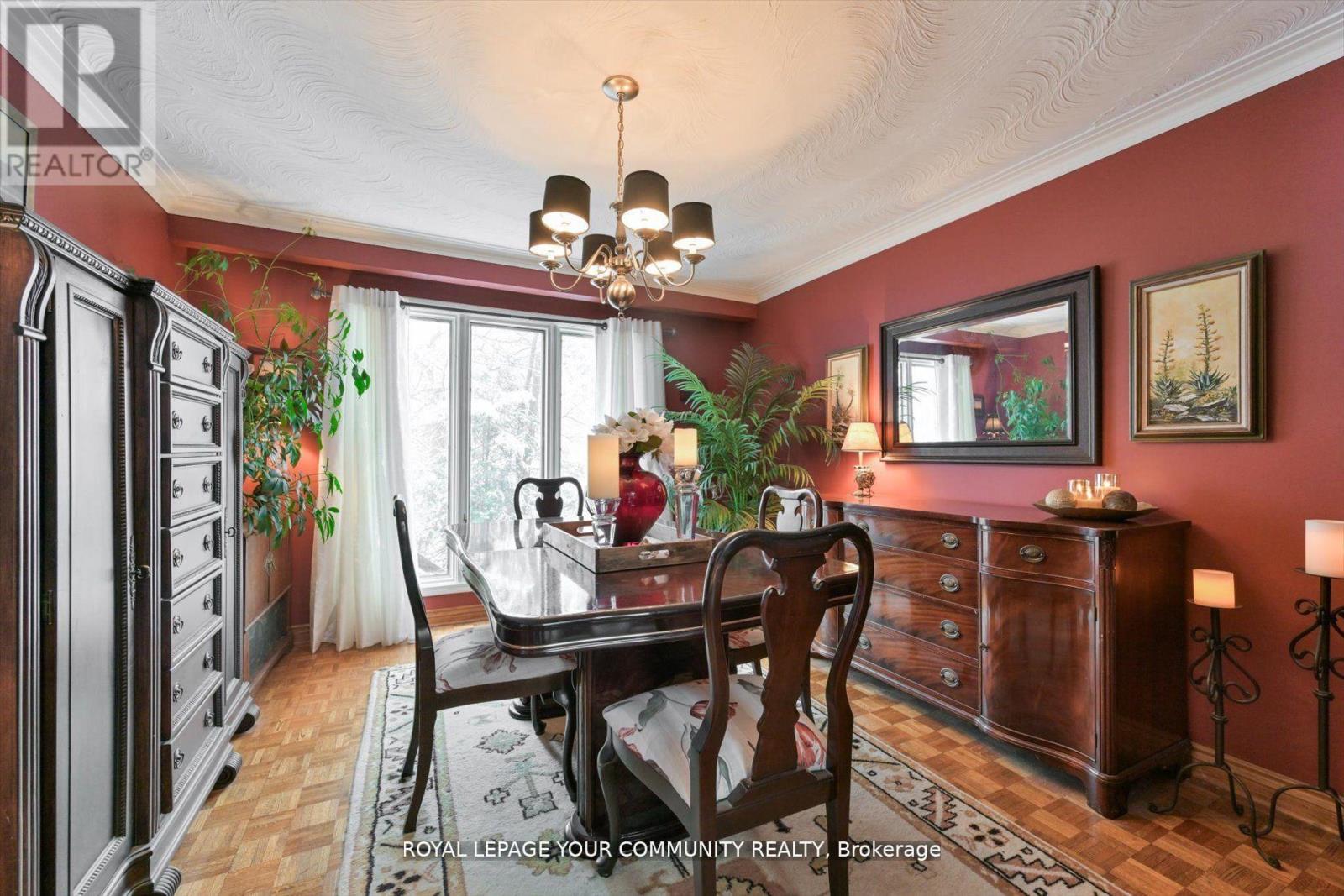 Photo 9 of 247 Harris Avenue, Richmond Hill ON