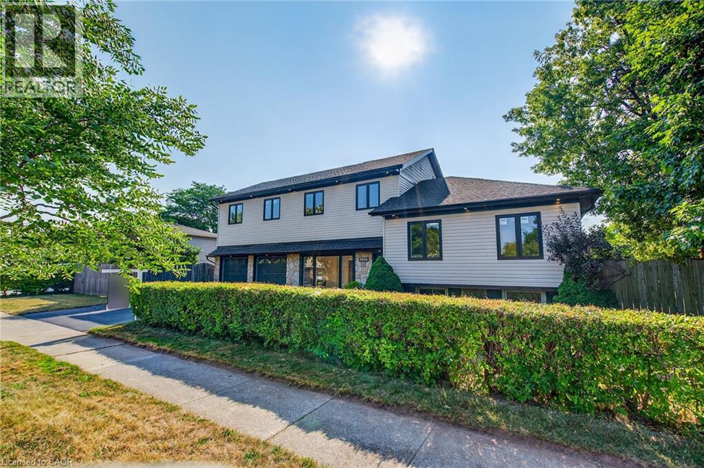 Photo 2 of 4006 Flemish Drive, Burlington ON
