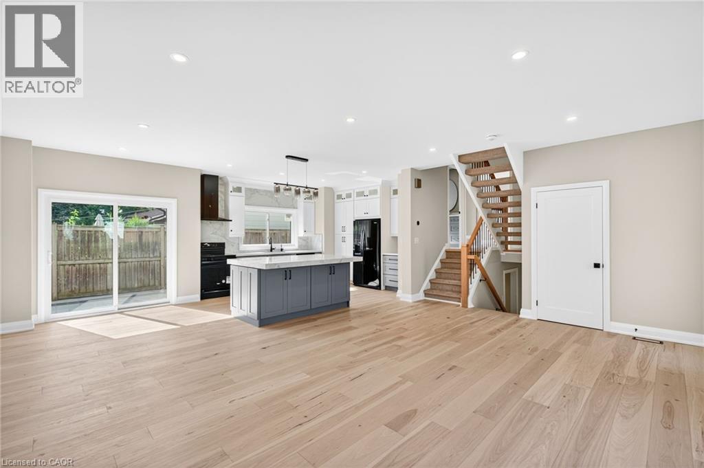 Photo 6 of 4006 Flemish Drive, Burlington ON