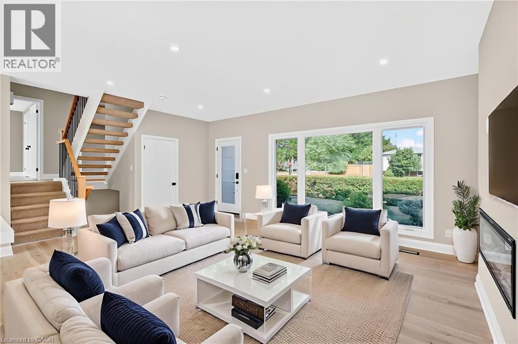 Photo 4 of 4006 Flemish Drive, Burlington ON